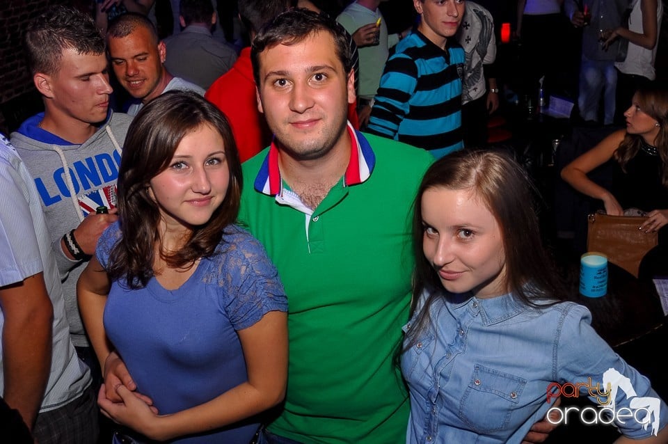 Party Tonight @ Club Escape, 