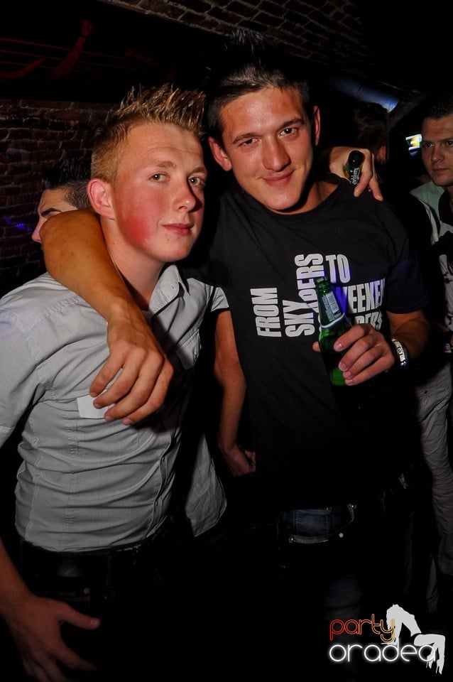 Party Tonight @ Club Escape, 