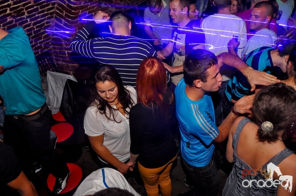 Party Tonight @ Club Escape, 