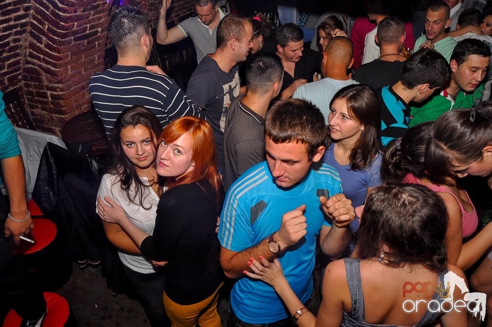 Party Tonight @ Club Escape, 