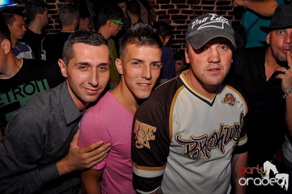 Party Tonight @ Club Escape, 