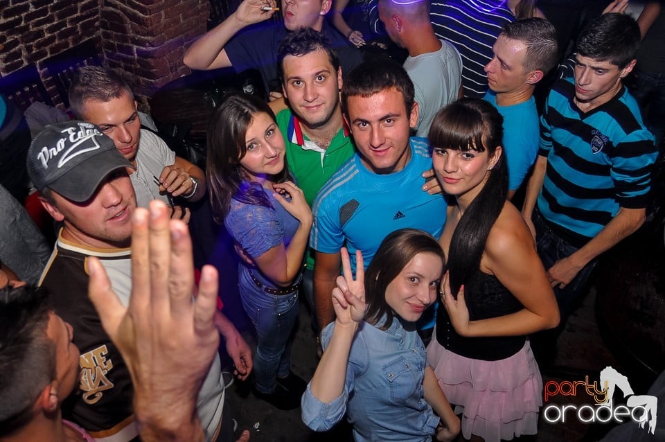 Party Tonight @ Club Escape, 