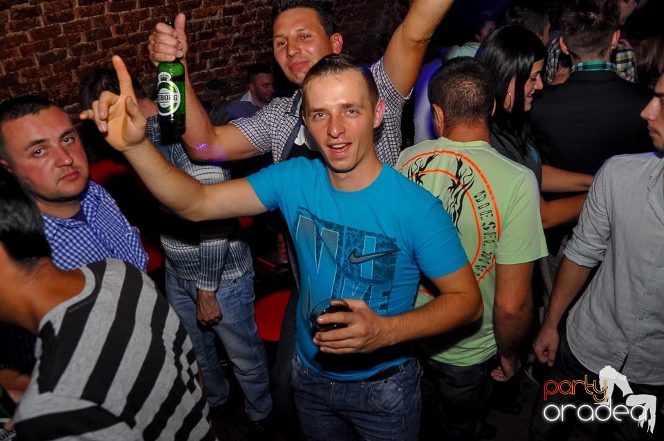 Party Tonight @ Club Escape, 