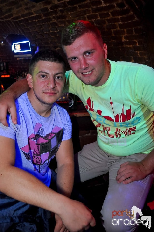 Party Tonight @ Club Escape, 