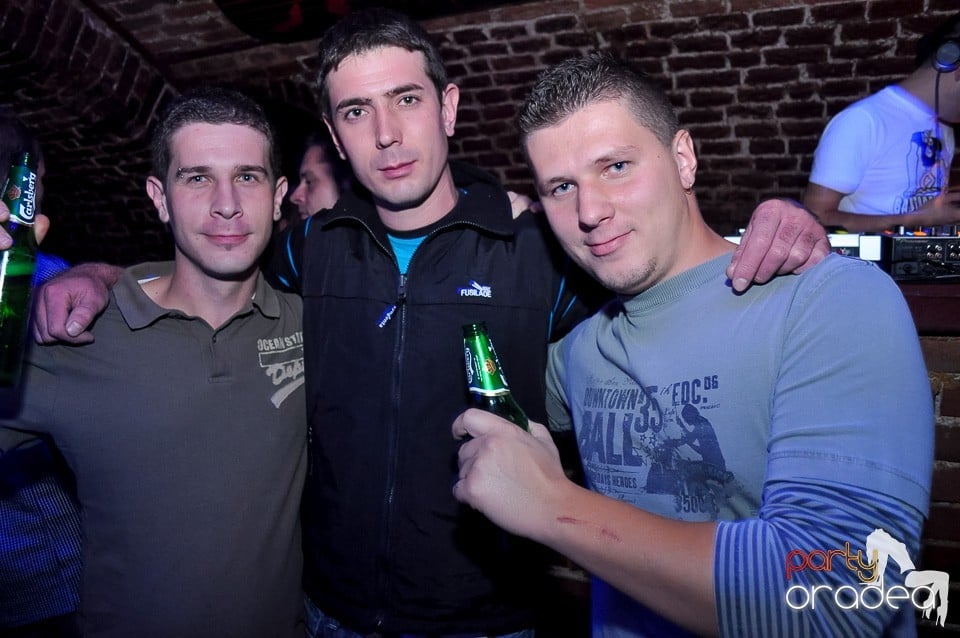 Party Tonight @ Club Escape, 