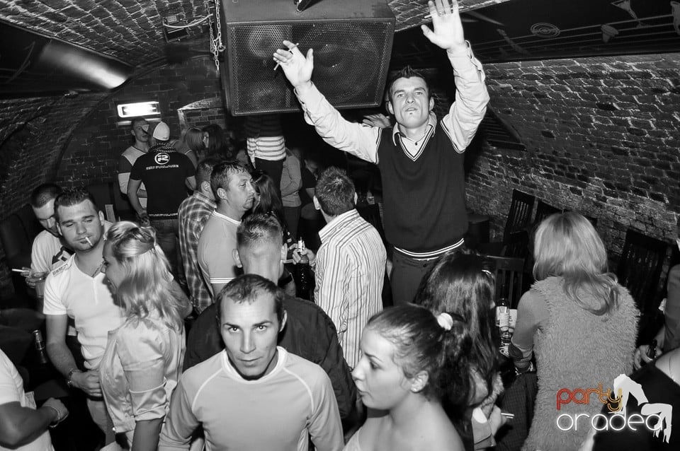 Party Tonight @ Club Escape, 