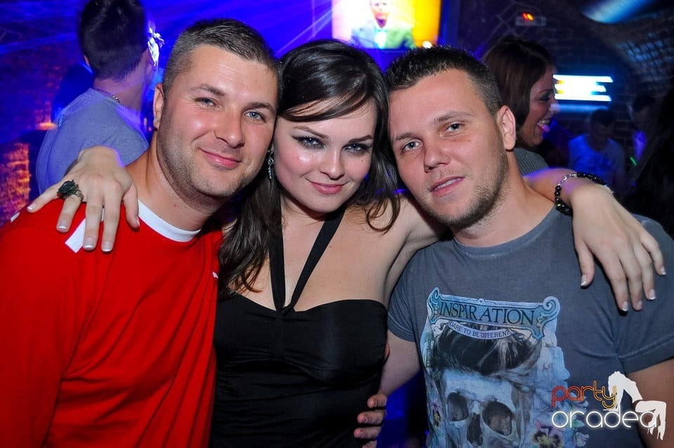 Party Tonight @ Club Escape, 