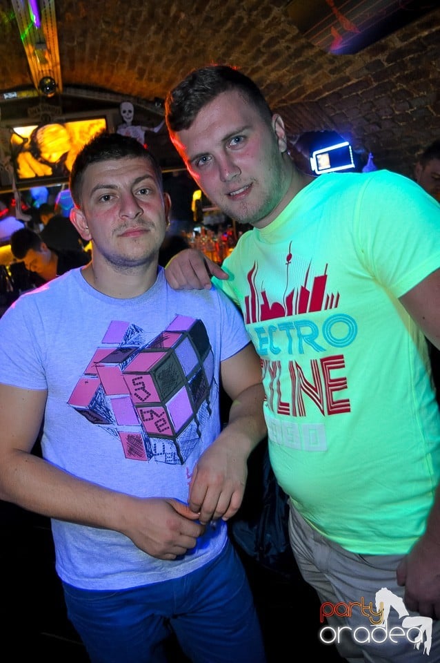 Party Tonight @ Club Escape, 