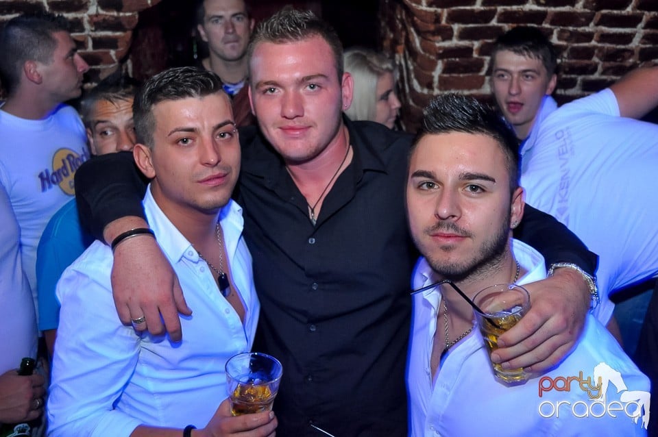 Party Tonight @ Club Escape, 