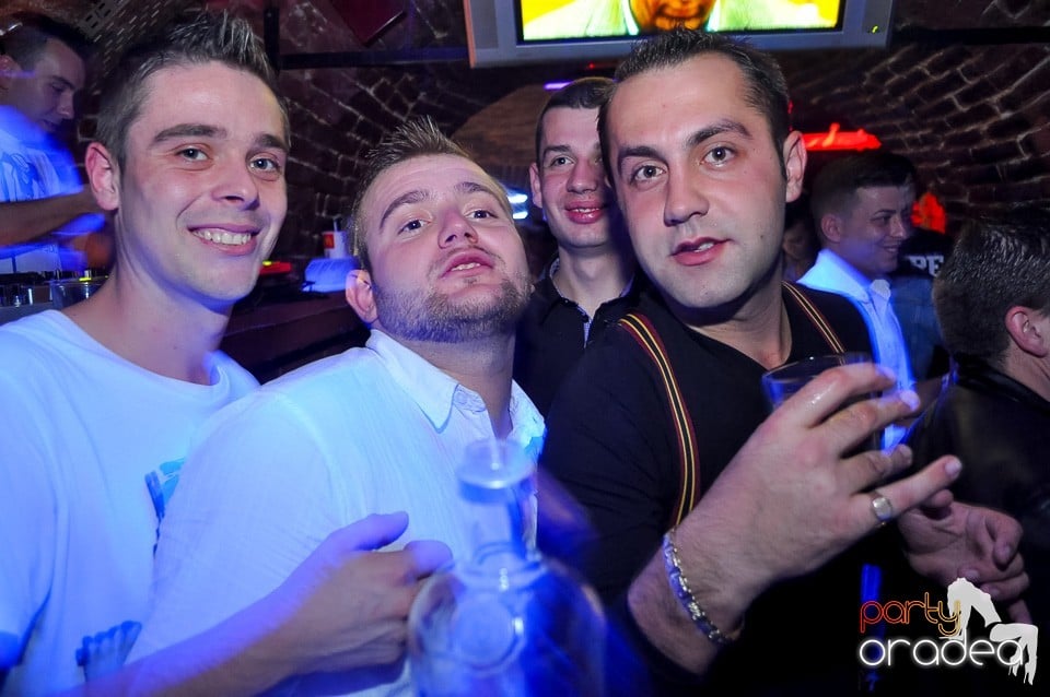 Party Tonight @ Club Escape, 