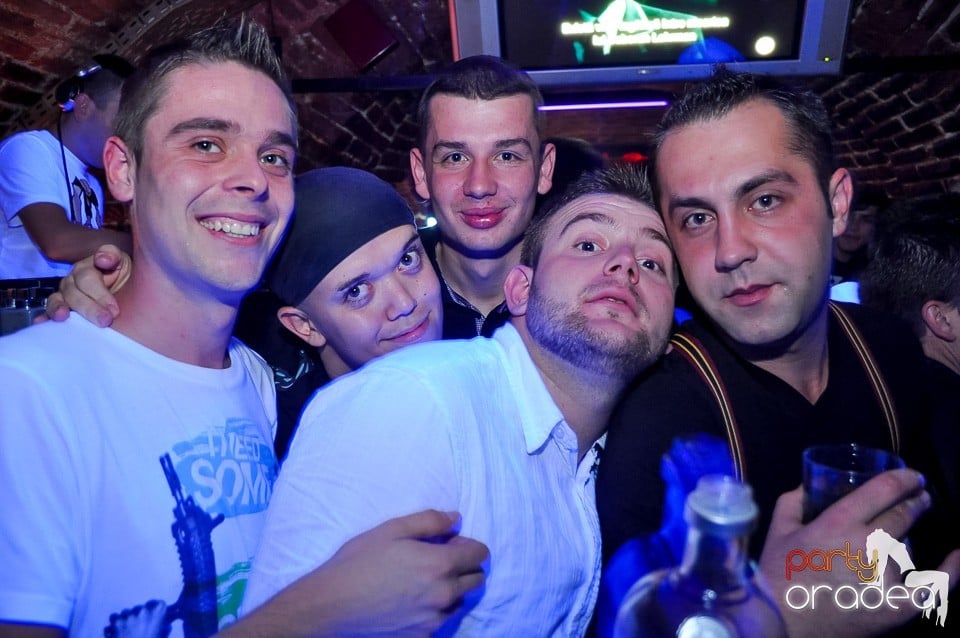 Party Tonight @ Club Escape, 