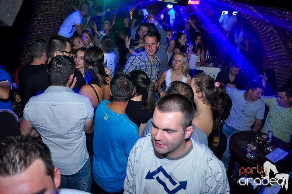 Party Tonight @ Club Escape, 