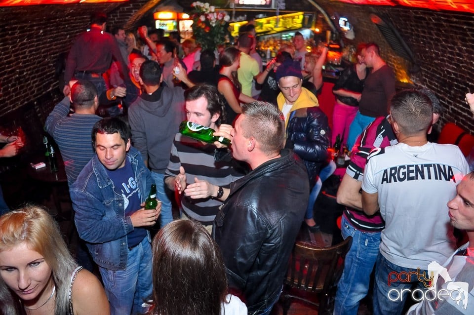 Party Tonight @ Club Escape, 