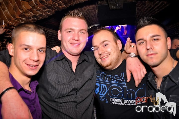 Party vineri în Club Escape, 