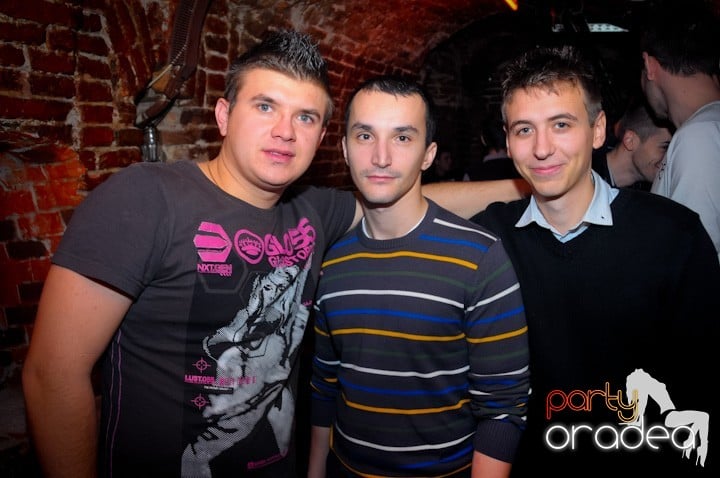 Party vineri în Club Escape, 