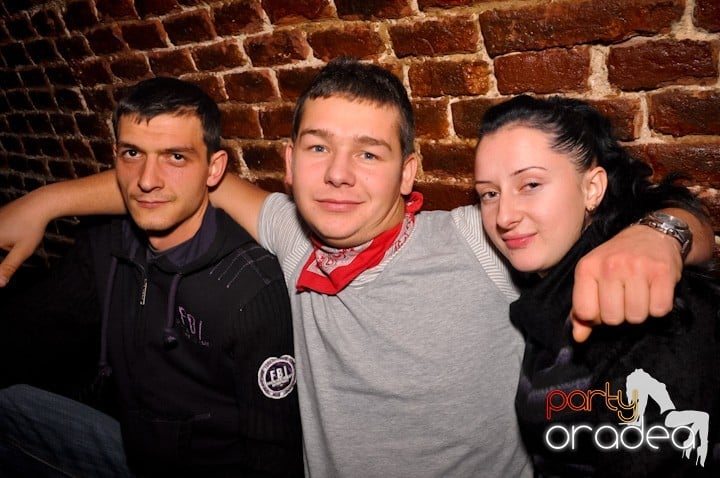 Party vineri în Club Escape, 