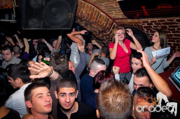 Party vineri în Club Escape, 