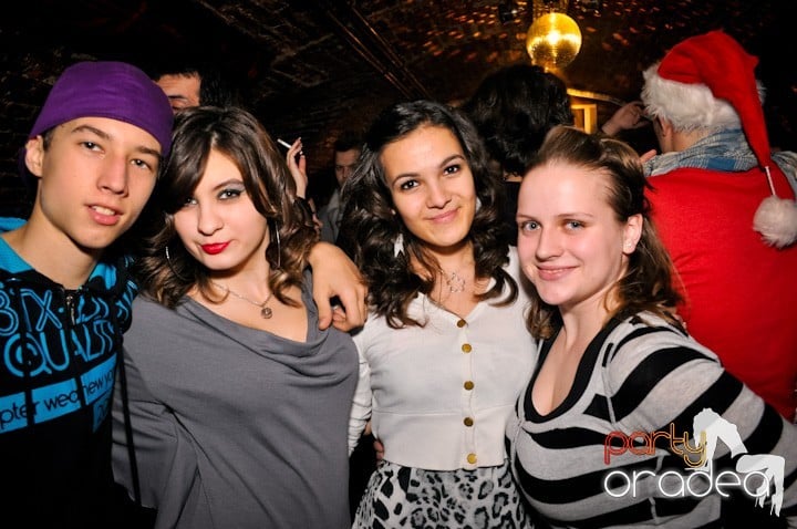 Party vineri în Club Escape, 