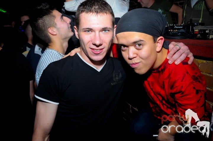 Party vineri în Club Escape, 