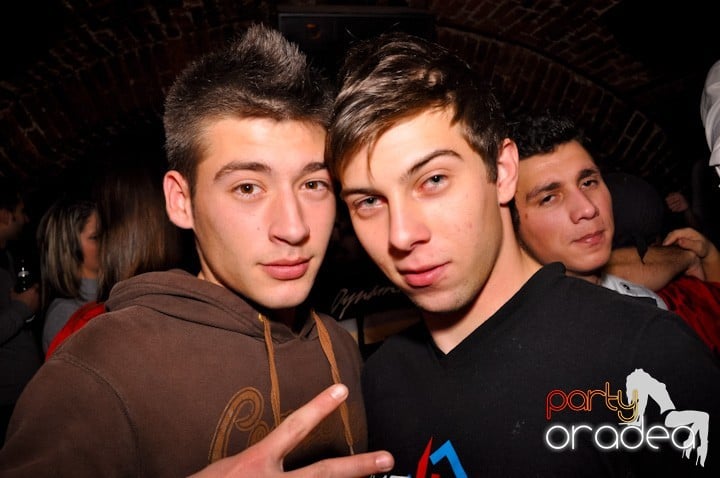 Party vineri în Club Escape, 