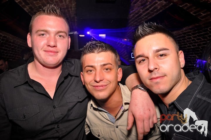 Party vineri în Club Escape, 