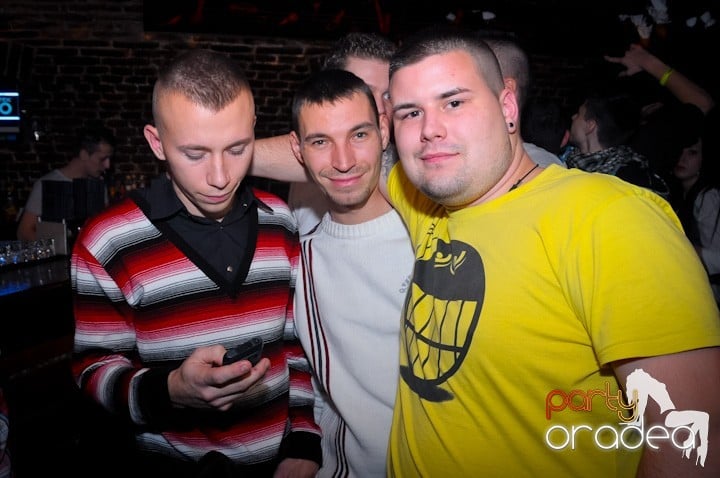 Party vineri în Club Escape, 