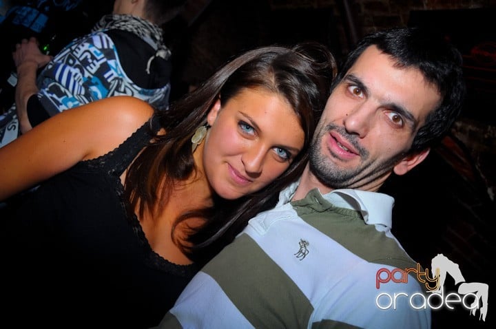 Party vineri în Club Escape, 