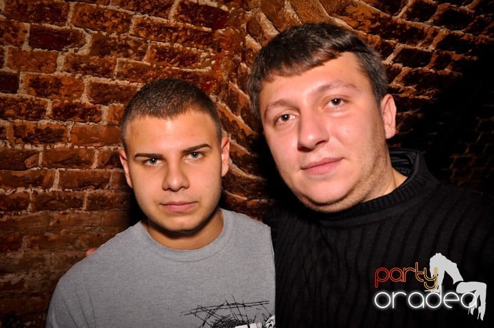 Party vineri în Club Escape, 