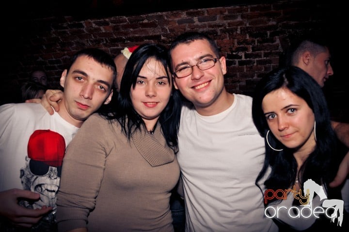 Party vineri în Club Escape, 