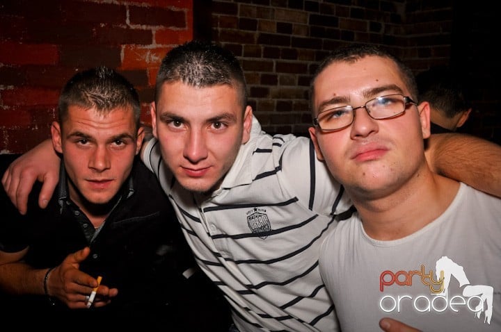 Party vineri în Club Escape, 