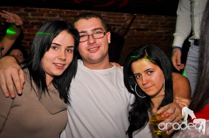 Party vineri în Club Escape, 