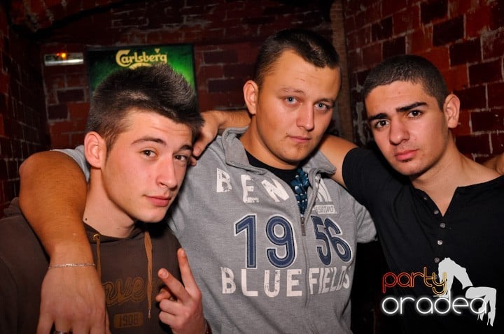 Party vineri în Club Escape, 