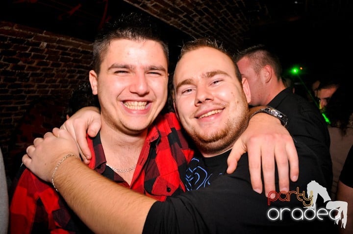 Party vineri în Club Escape, 