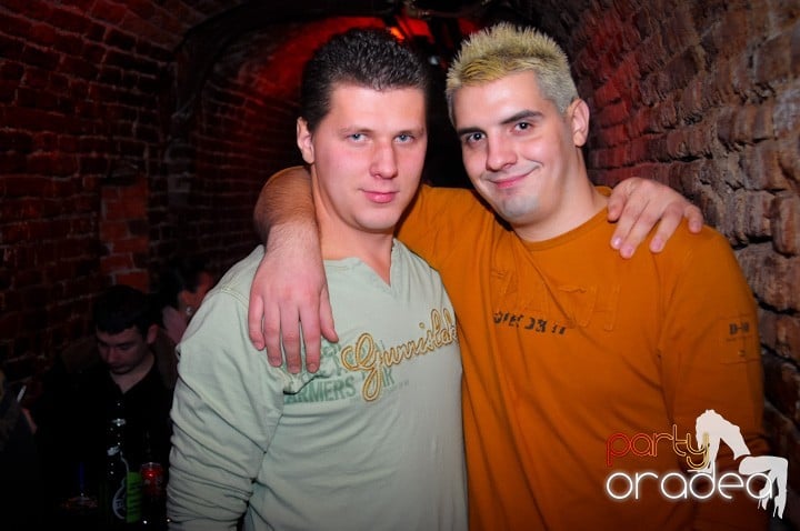 Party vineri în Club Escape, 