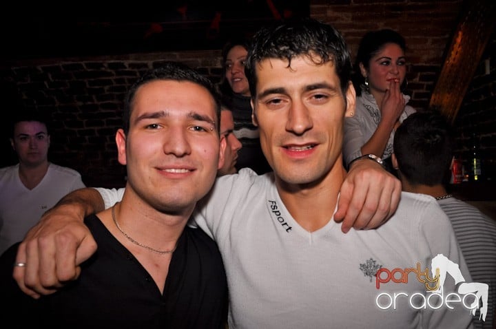 Party vineri în Club Escape, 