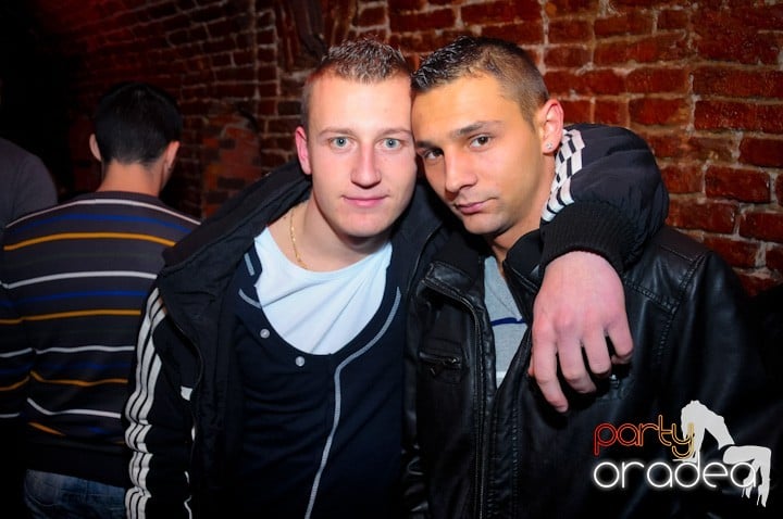 Party vineri în Club Escape, 