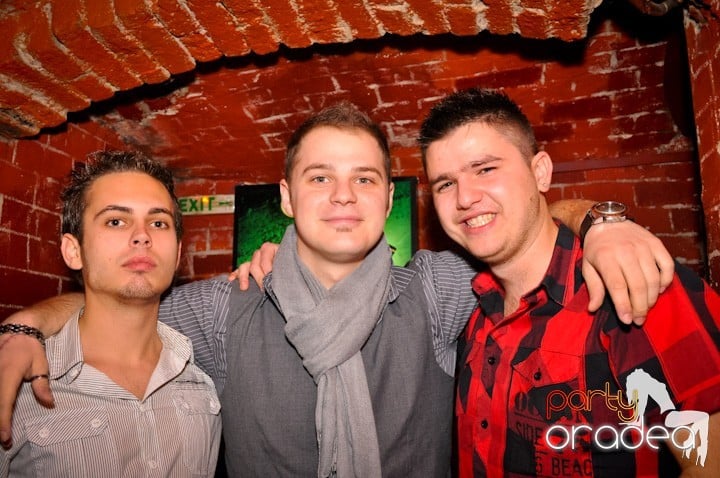 Party vineri în Club Escape, 