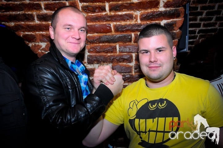 Party vineri în Club Escape, 