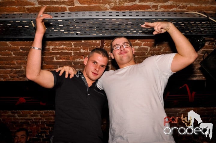 Party vineri în Club Escape, 