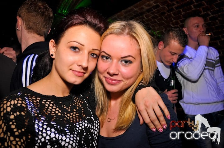 Party vineri în Club Escape, 