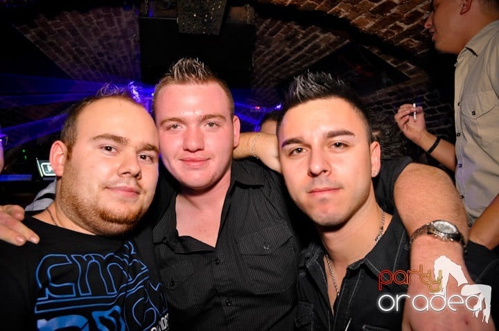 Party vineri în Club Escape, 