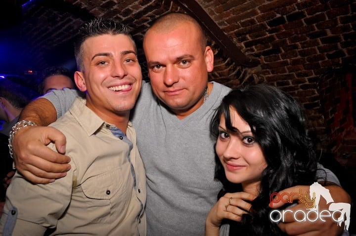 Party vineri în Club Escape, 