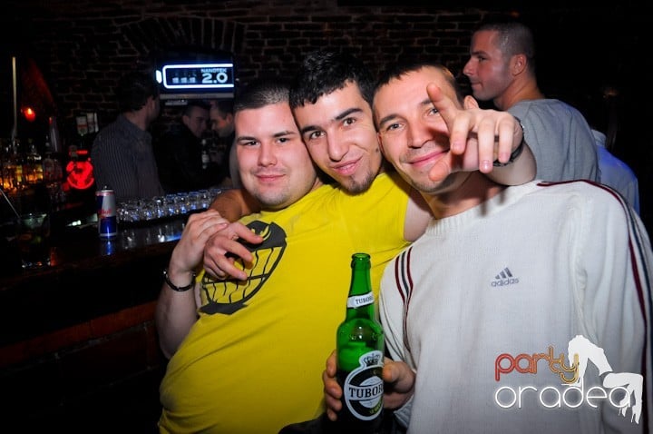 Party vineri în Club Escape, 