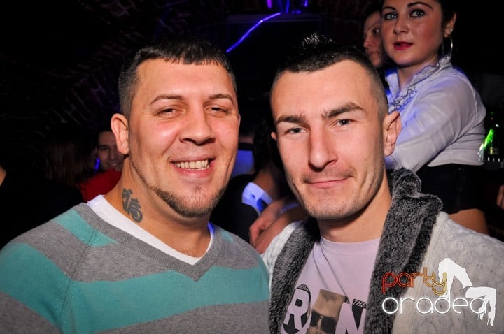 Party vineri în Club Escape, 