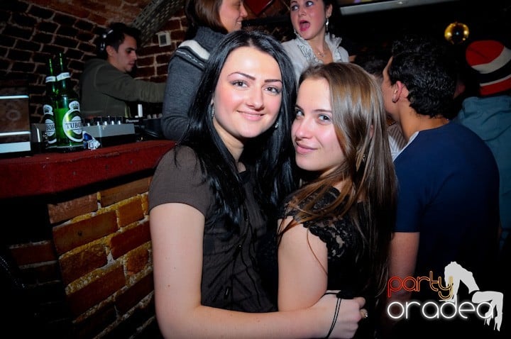 Party vineri în Club Escape, 