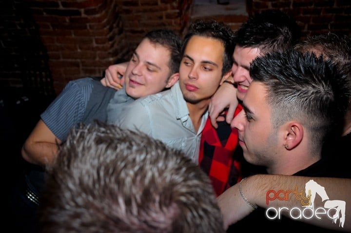 Party vineri în Club Escape, 