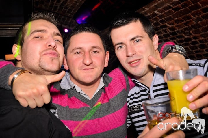 Party vineri în Club Escape, 