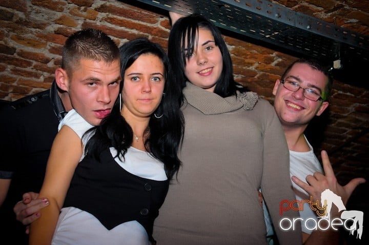 Party vineri în Club Escape, 