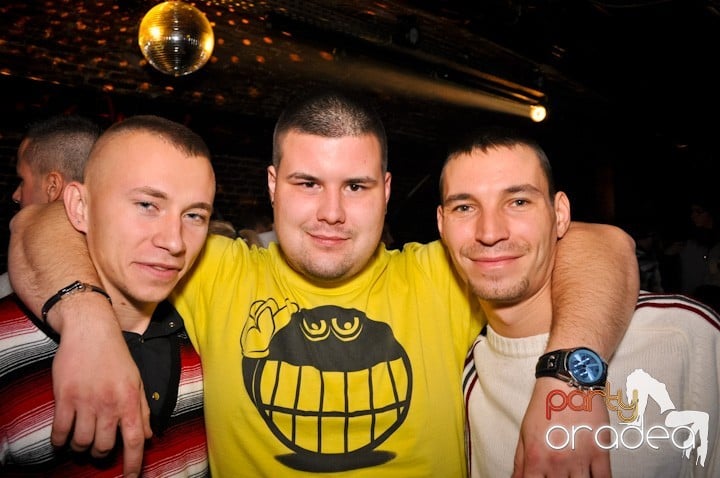 Party vineri în Club Escape, 