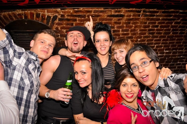 Party vineri în Club Escape, 